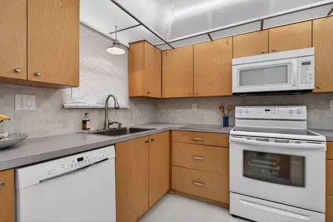 6080 NW 44th St #214, Lauderhill, FL 33319