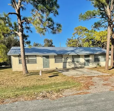 922 S Lake Dr, Fort Pierce, FL 34982