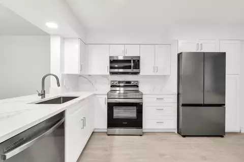 7290 Kinghurst #102, Delray Beach, FL 33446