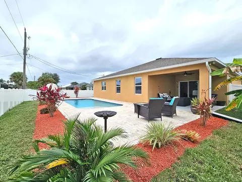 934 SW Worcester Ln, Port Saint Lucie, FL 34953