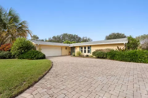 8107 Damascus Dr, Palm Beach Gardens, FL 33418