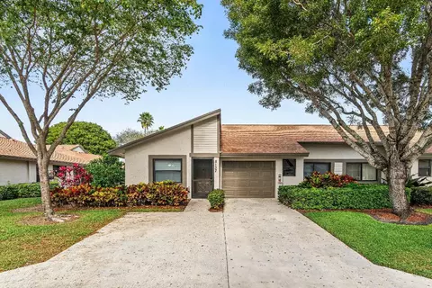 8137 Windgate Dr, Boca Raton, FL 33496
