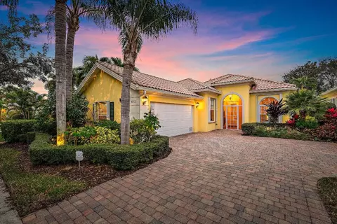 4702 Dovehill, Palm Beach Gardens, FL 33418