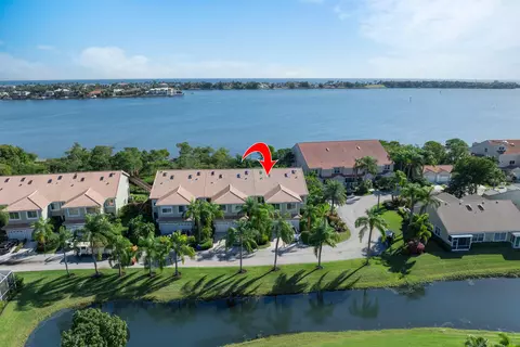 88 N Lakeshore Dr, Hypoluxo, FL 33462