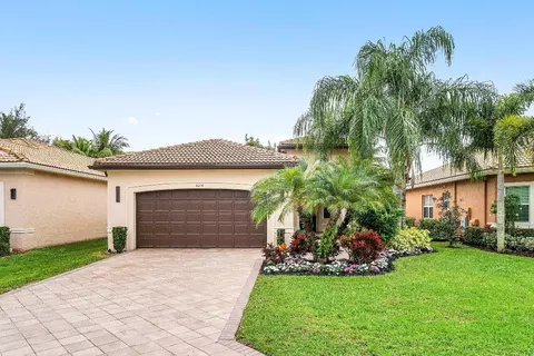8214 Cloud Peak Dr, Boynton Beach, FL 33473