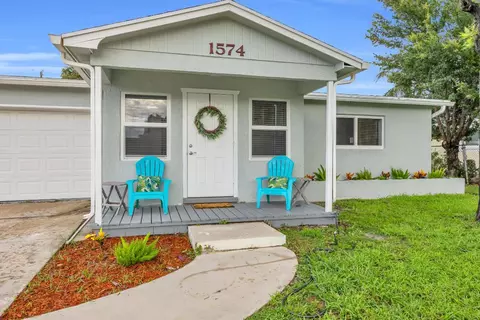 1574 NE Arch Ave, Jensen Beach, FL 34957