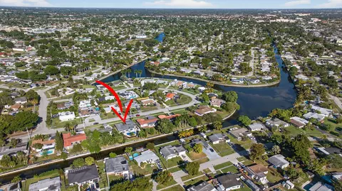 1530 W River Dr, Margate, FL 33063