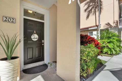 255 Murcia Dr #202, Jupiter, FL 33458