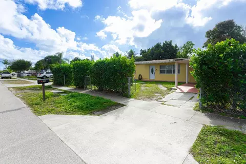 740 Aspen, West Palm Beach, FL 33409