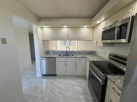 3826 Whitehall Dr #305, West Palm Beach, FL 33401
