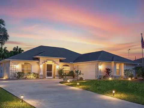 1149 SE Cambridge Dr, Port Saint Lucie, FL 34952