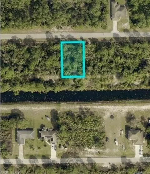 930 Kanuga St E, Lehigh Acres, FL 33974