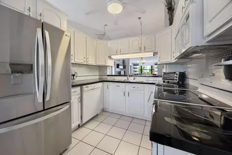 7673 Tahiti Ln #203, Lake Worth, FL 33467