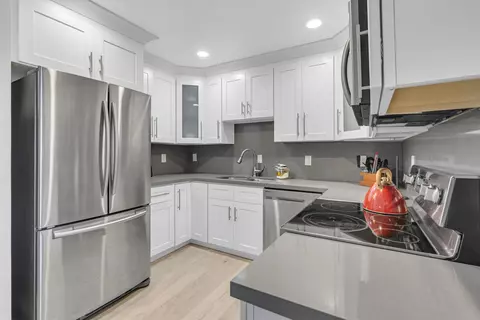 6487 Bay Club Dr #4, Fort Lauderdale, FL 33308