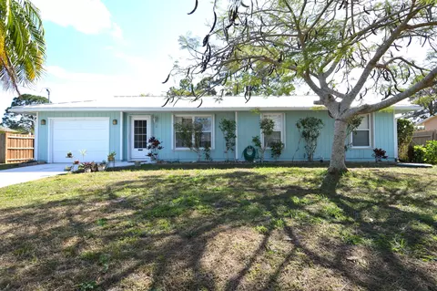392 SE Walters Ter, Port Saint Lucie, FL 34983