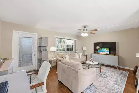 207 Saxony E, Delray Beach, FL 33446