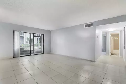 Living - 150 Pineview Rd #C4, Jupiter, FL 33469 photo 3 of 3