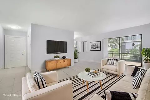 Living - 150 Pineview Rd #C4, Jupiter, FL 33469 photo 2 of 3