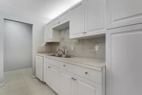 Kitchen - 150 Pineview Rd #C4, Jupiter, FL 33469 photo 1 of 2