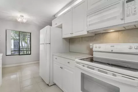 Kitchen - 150 Pineview Rd #C4, Jupiter, FL 33469 photo 2 of 2