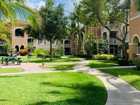 6521 Emerald Dunes Dr #307, West Palm Beach, FL 33411