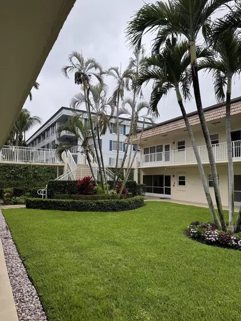 632 Snug Harbor Dr #D6, Boynton Beach, FL 33435