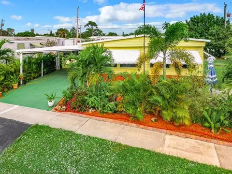 4215 Meadow View Dr, Boynton Beach, FL 33436