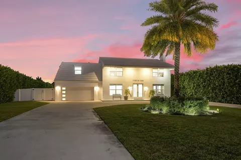7150 W Lake Dr, Lake Clarke Shores, FL 33406