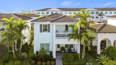 7037 Edison Pl, Palm Beach Gardens, FL 33418
