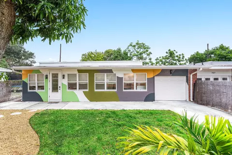 709 SW 9th Ct, Delray Beach, FL 33444