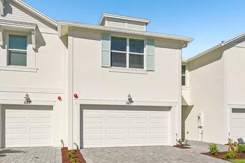 587 Salisbury Cir, Fort Pierce, FL 34982