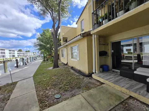 1105 Lake Shore Dr #102, Lake Park, FL 33403