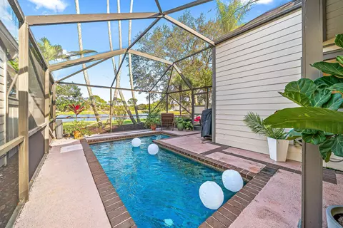 2566 Bedford Mews Dr, Wellington, FL 33414