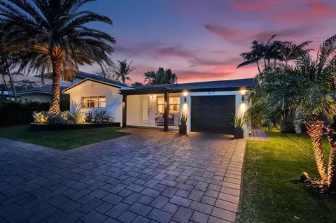 913 S Lakeside Pl, Lantana, FL 33462