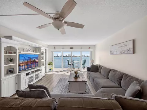 801 Lake Shore Dr #405, Lake Park, FL 33403