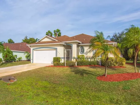 4810 48th Avenue Ave, Vero Beach, FL 32967