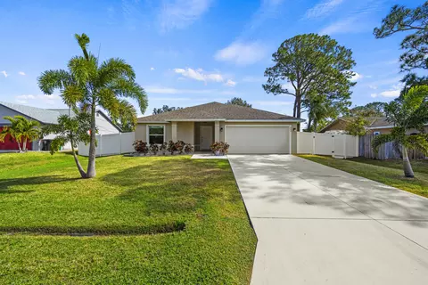 643 SW Curry St, Port Saint Lucie, FL 34983