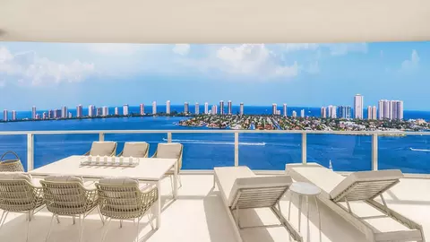 220 Lake Shr #2112, Lake Park, FL 33403