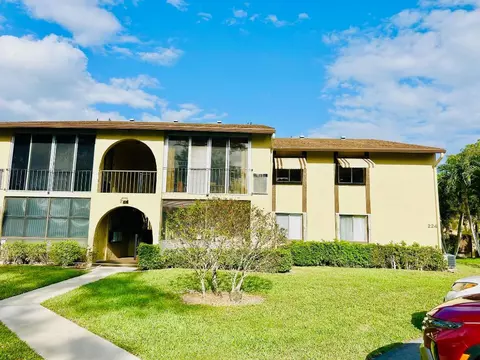 224 Pine Hov #D-2, Greenacres, FL 33463
