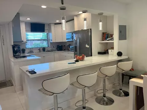 9321 Sunrise Lakes Blvd #305, Sunrise, FL 33322