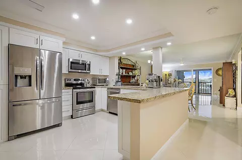 7286 Huntington Ln #204, Delray Beach, FL 33446