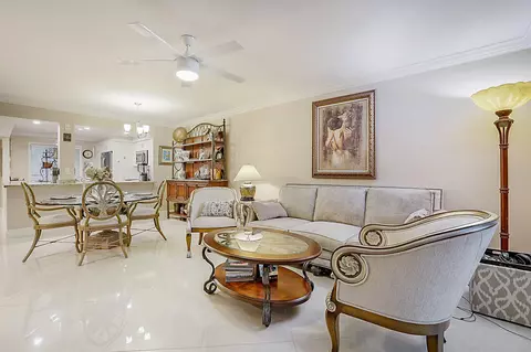 7286 Huntington Ln #204, Delray Beach, FL 33446
