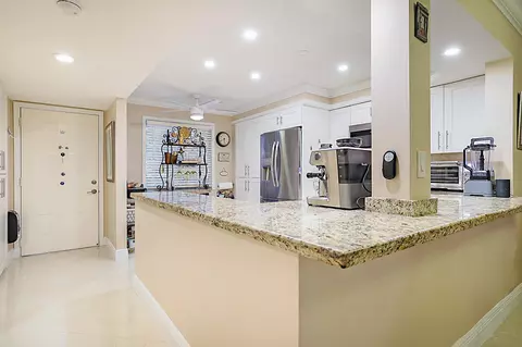 7286 Huntington Ln #204, Delray Beach, FL 33446