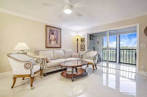 7286 Huntington Ln #204, Delray Beach, FL 33446