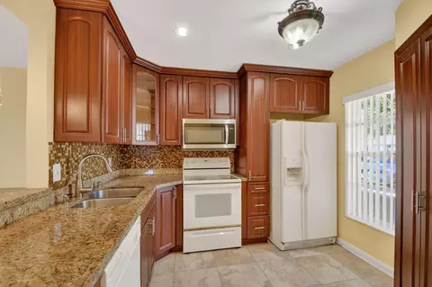 374 Bennington Ln, Lake Worth, FL 33467