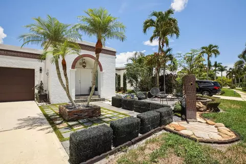 6590 Fountains Cir, Lake Worth, FL 33467