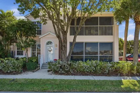 391 NE Plantation Rd #215, Stuart, FL 34996