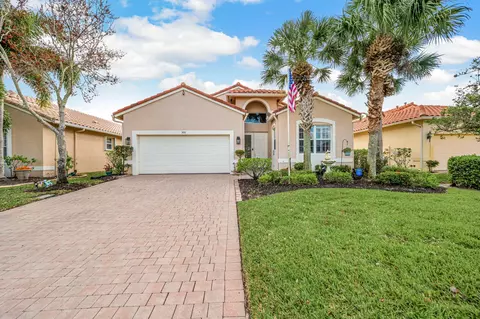 305 NW Springview Loop, Port Saint Lucie, FL 34986