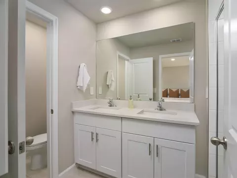 Bath - 5735 SEdgewater Cir, Stuart, FL 34997 photo 1 of 3