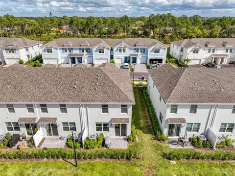 View/Area - 5735 SEdgewater Cir, Stuart, FL 34997 photo 2 of 6